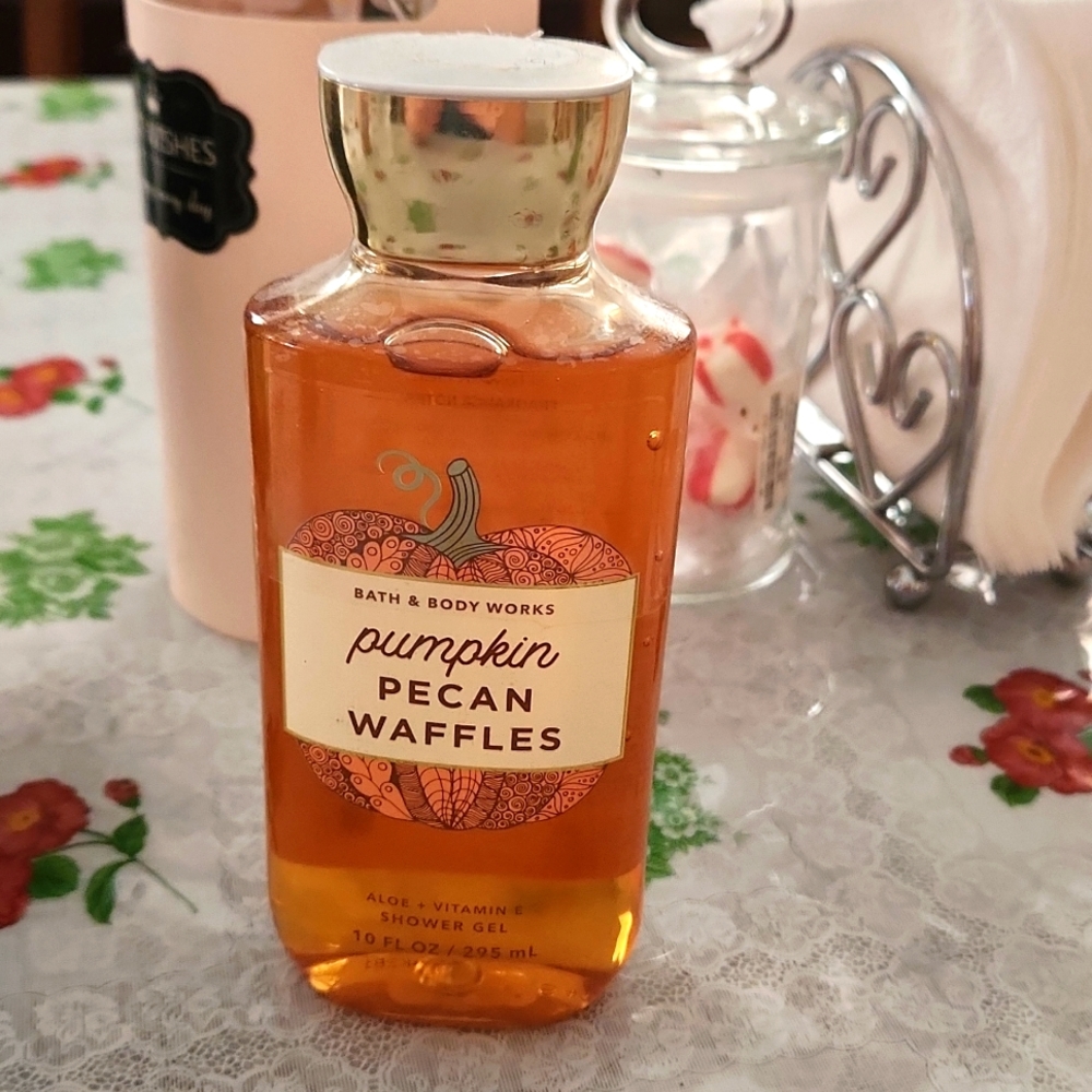 🆕Bath and body Pumpkin pecan waffles body wash